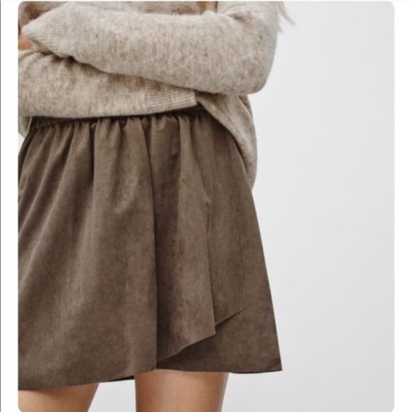 Aritzia Dresses & Skirts - Aritzia X Wilfred Free "Nescher" Vegan Suede Skirt